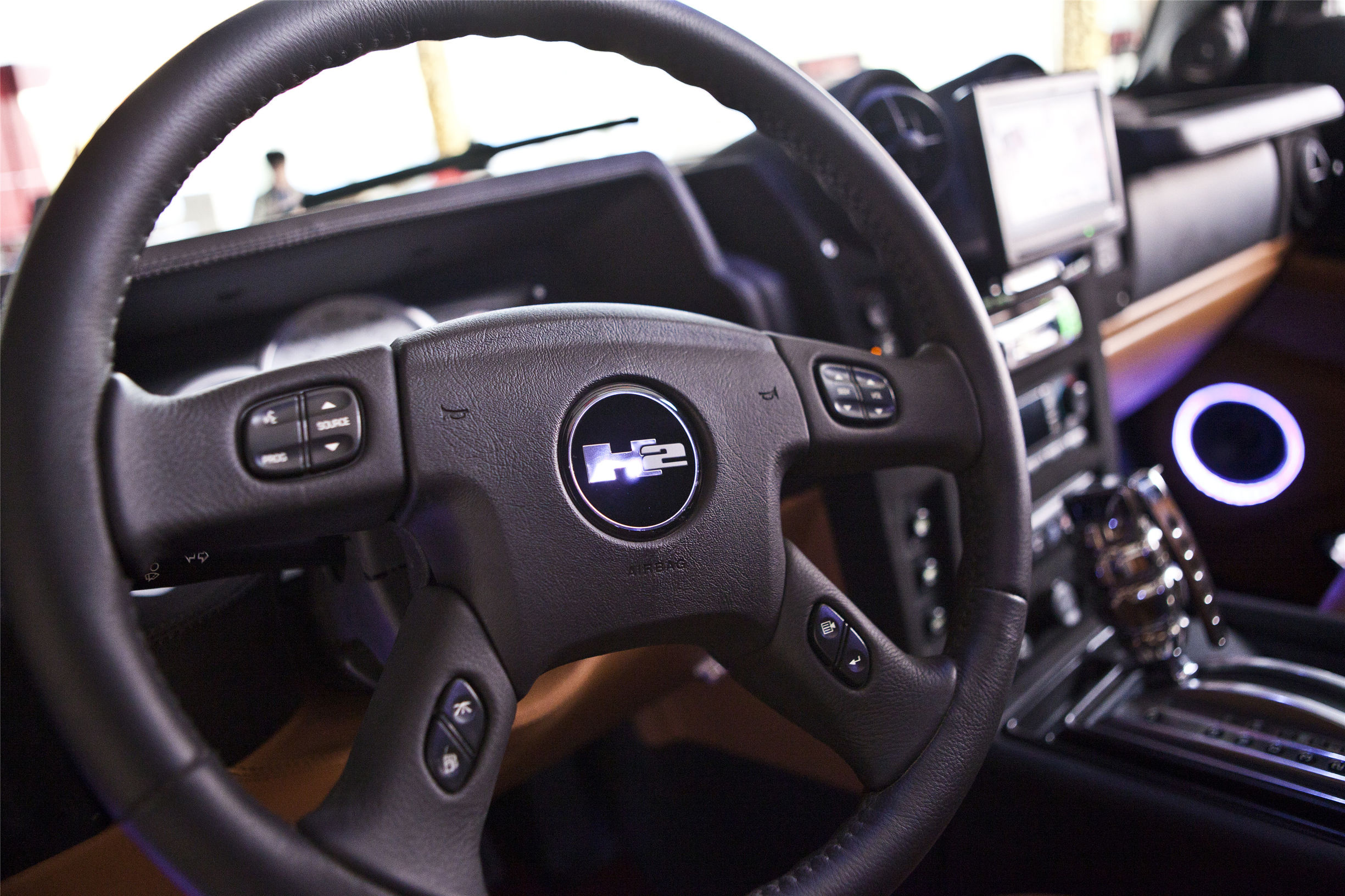 h2悍马爆改,悍马h2国外顶级改装