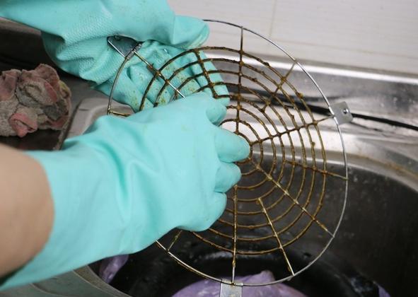 简单快速有效的清洗油烟机的方法,十年保洁教你清洁厨房