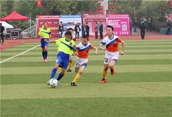 广安：快乐足球“红星”闪耀