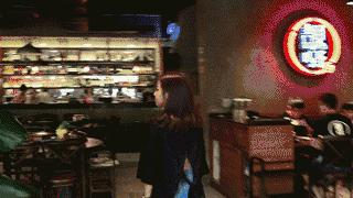 我以为这是一家有格调的酒吧，谁知道老板让我“*鸡叫**”