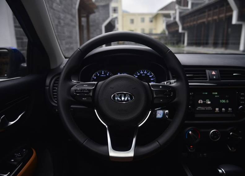 北京现代伊兰特起亚k2多少钱,起亚k2和现代酷派