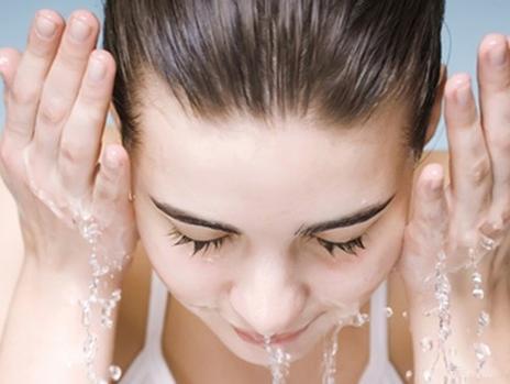 科普一下实操管用的去黑头小技巧,有效祛黑头的5个方法都在这儿了