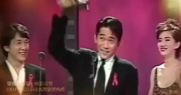 网友说,他的眼神无法以言语来形容