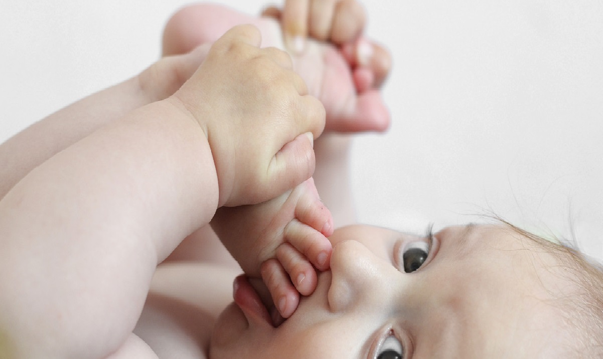 新生儿皮肤干燥皱裂用什么润肤露,宝宝冬天皮肤干燥用什么润肤露好