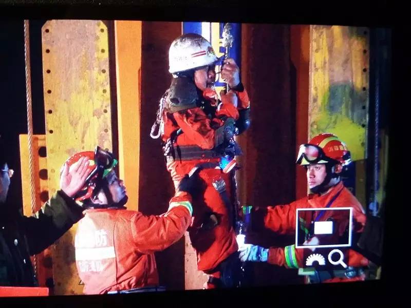 11名矿工平安升井图片,直击获救矿工升井画面