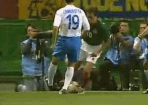 世界足坛十大独门绝技,足坛那些惊艳四座的进球