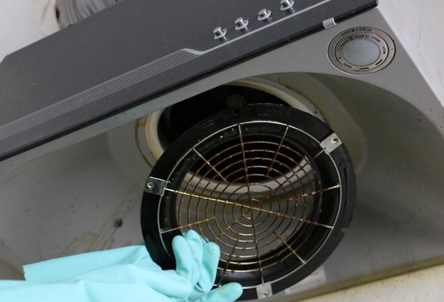 油烟机太脏有什么小妙招吗,油烟机太脏了教你一招轻松搞定