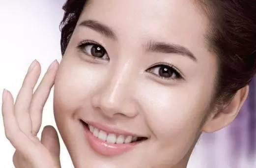 打造超自然的素颜妆容,简单裸妆步骤打造清雅妆容