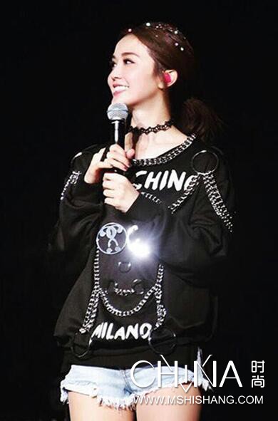 李小璐粉红色卫衣,李小璐卫衣穿搭