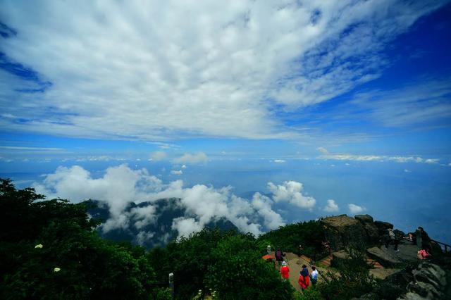 峨眉山金顶云海日出真是人间胜景,峨眉山金顶云海风景视频