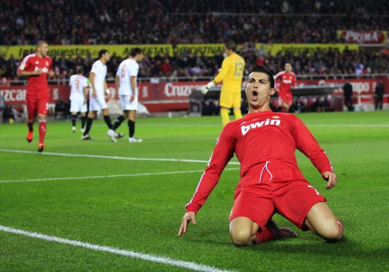 绿茵场动作视频,绿茵场上的庆祝桑巴舞蹈