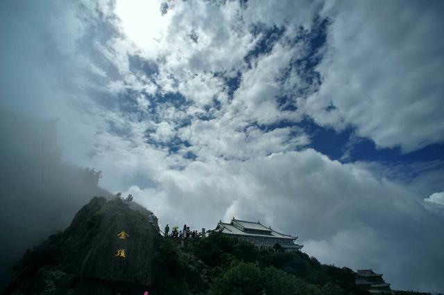 峨眉山金顶云海日出真是人间胜景,峨眉山金顶云海风景视频