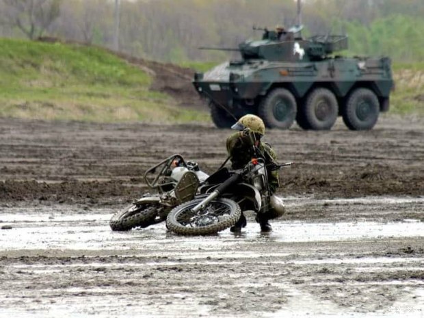 宋楠：评解放军嘉陵600*用军**摩托及技战术