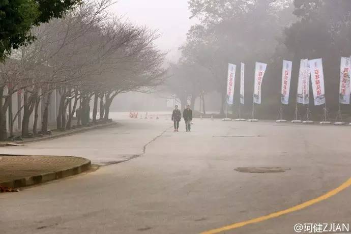 错过再等18年！昨晚的超级月亮太给力，穿透雾霾把梦照亮！