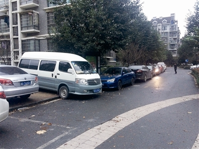 车位之争引出“冰火两重天”，怎么解？