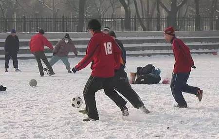 冬天游泳注意事项有什么,大热天踢球要注意什么