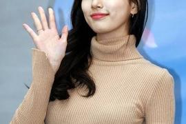 韩国“国民初恋”裴秀智高领毛衣穿出潮范