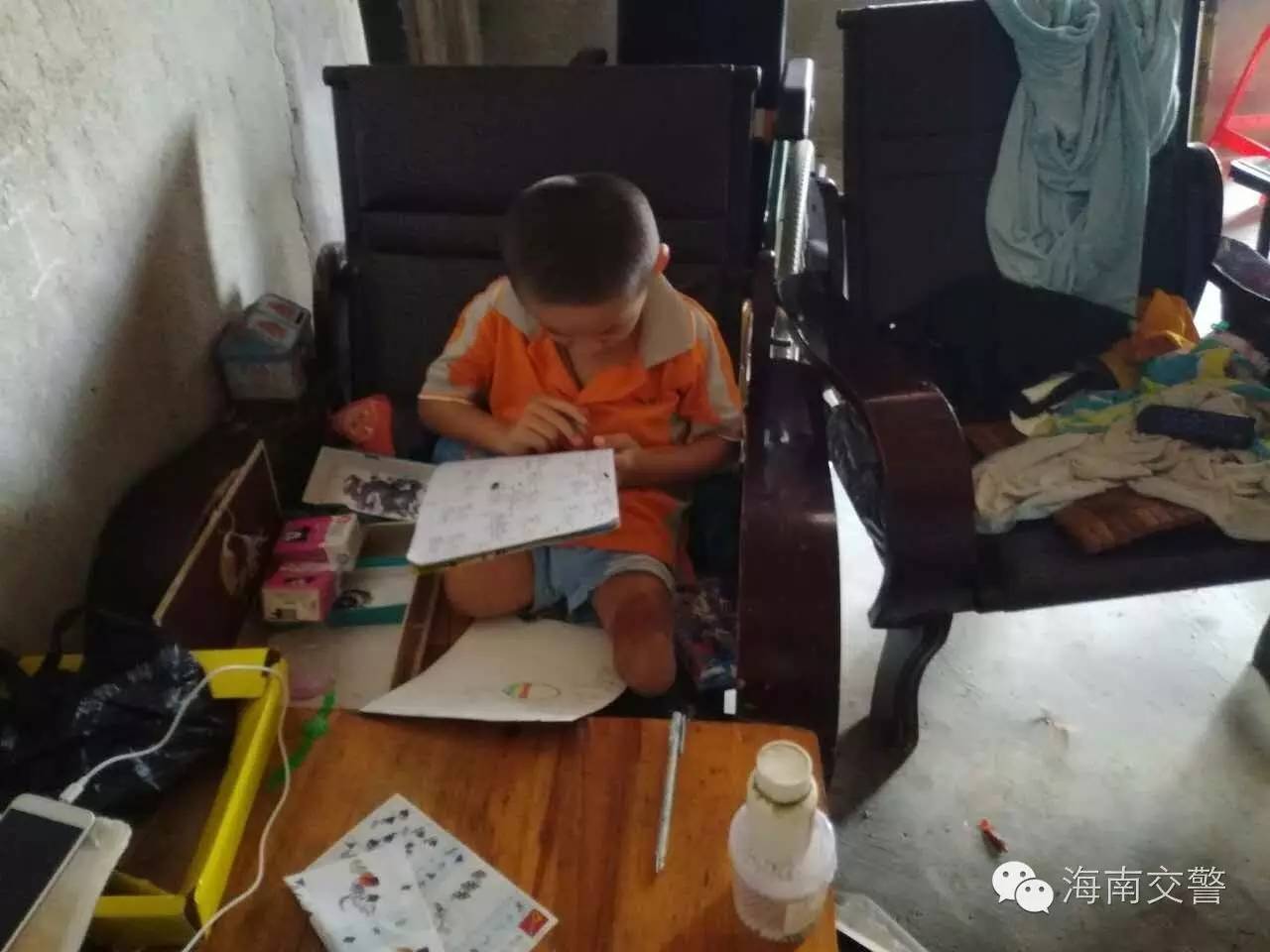 海南交警救小孩,交警协作救助受伤儿童