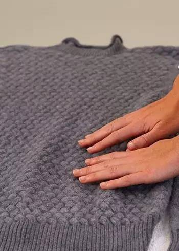 用什么洗羊毛衫不缩水还蓬松,哪种方式洗涤羊毛衫更合适