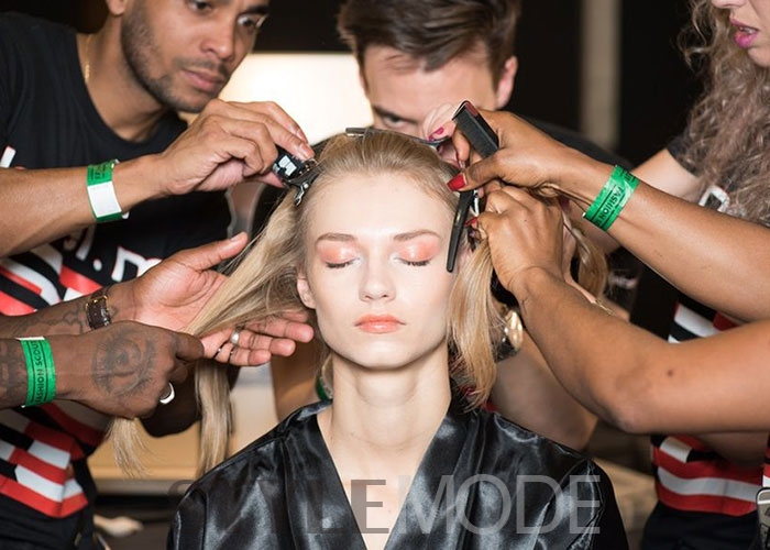 卷发棒怎么才能正确卷发,如何使用卷发棒卷发步骤图解