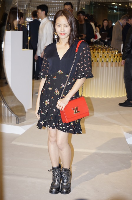 〈Yes香港现场〉林嘉欣喜爱自己买包称：更有满足感