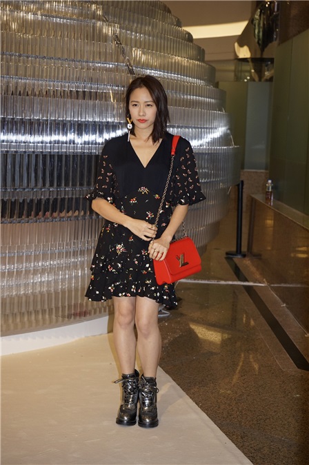 〈Yes香港现场〉林嘉欣喜爱自己买包称：更有满足感