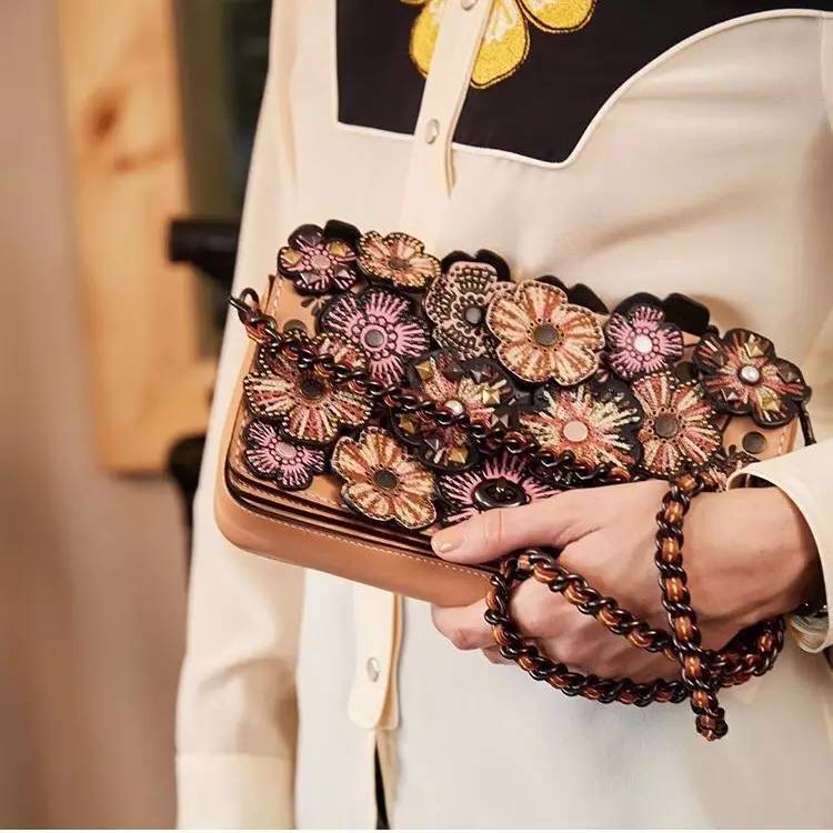 捂紧钱包不乱花,捂紧钱包勒紧裤腰过日子