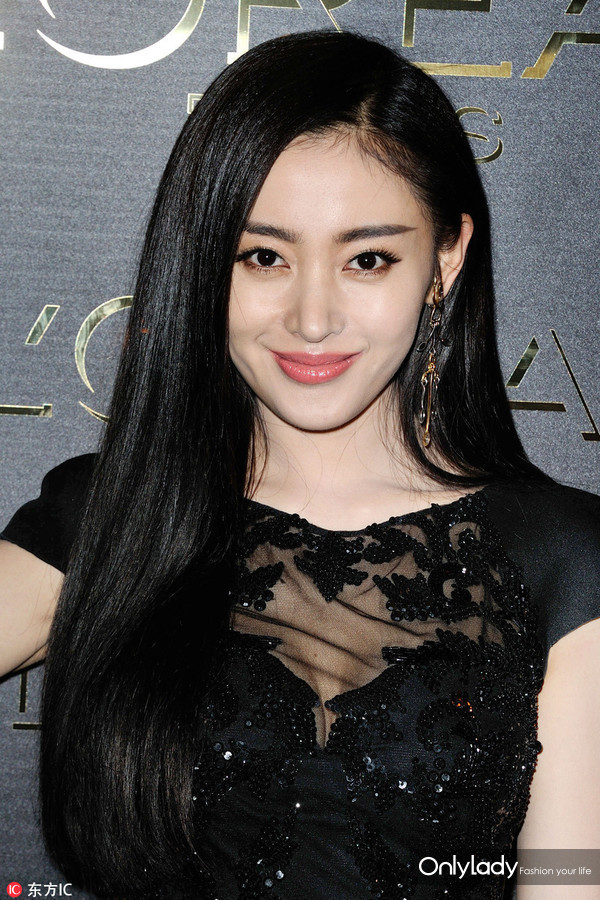 女子花4万块整容把嘴都整歪了,美国女子花76万整容