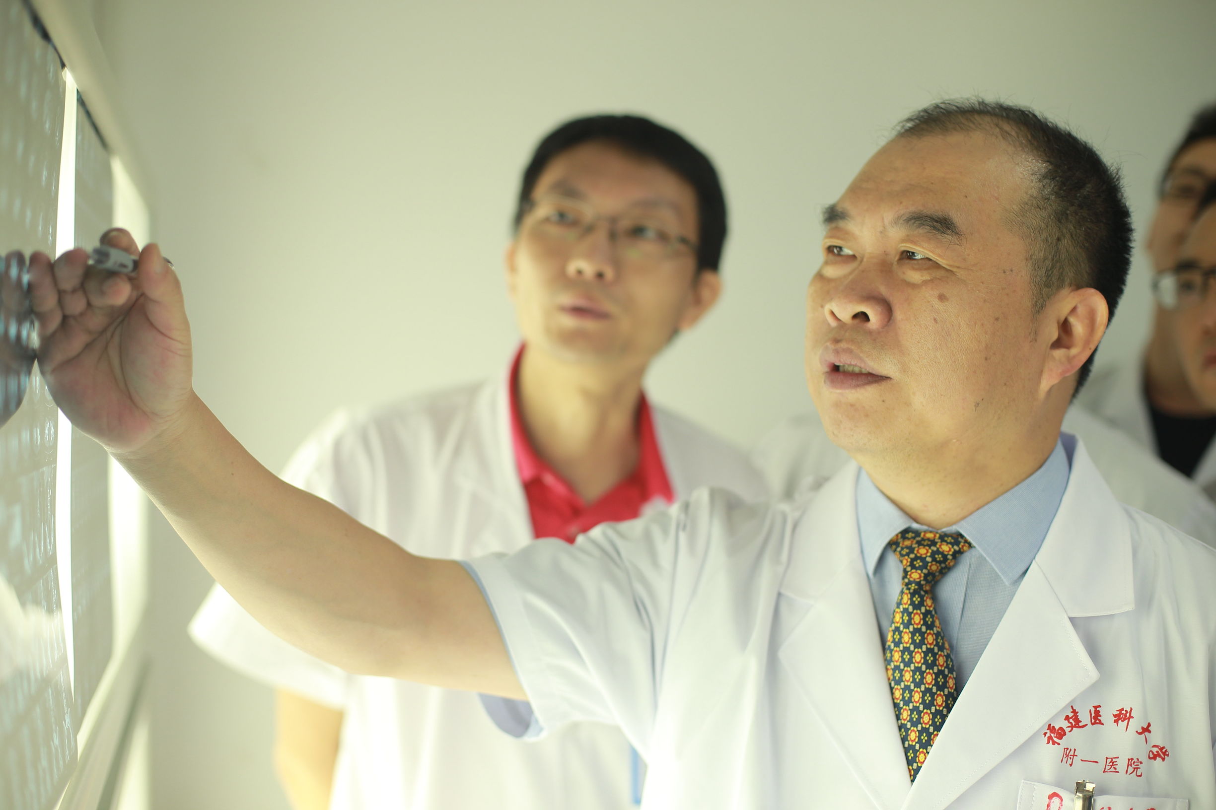 肾结石治疗最佳方案钬激光碎石,治疗肾结石案例