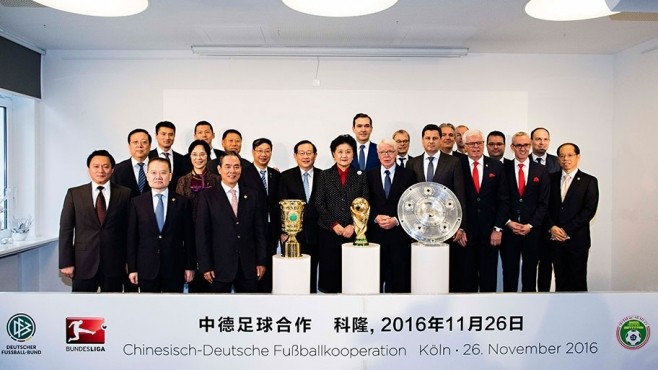 2004中德足球达成合作,沙尔克04俱乐部安排