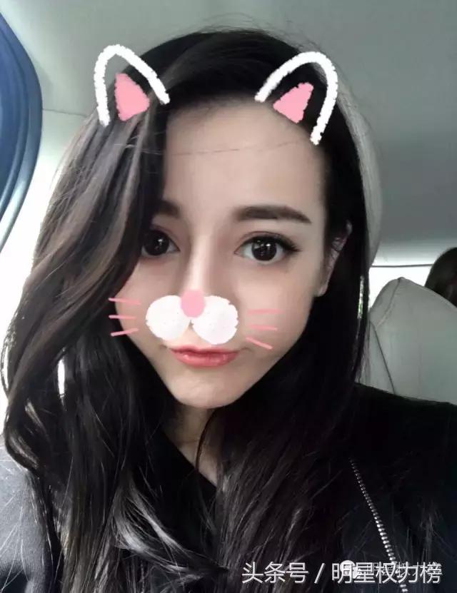 明星自拍除了卖萌还会搞怪！鹿晗TFBOYS教你自拍的正确姿势