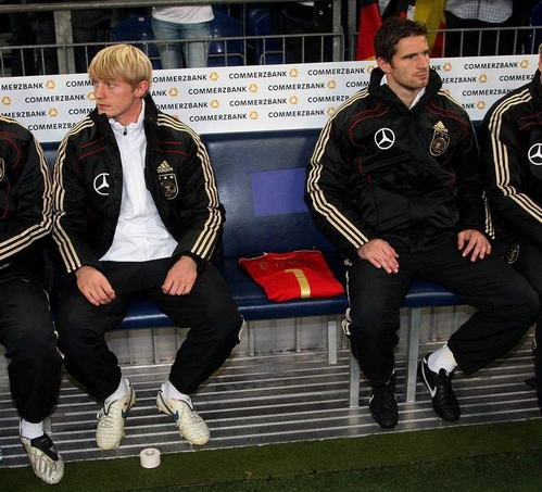 足球场上的温暖瞬间总是让人泪目,足球的催泪时刻