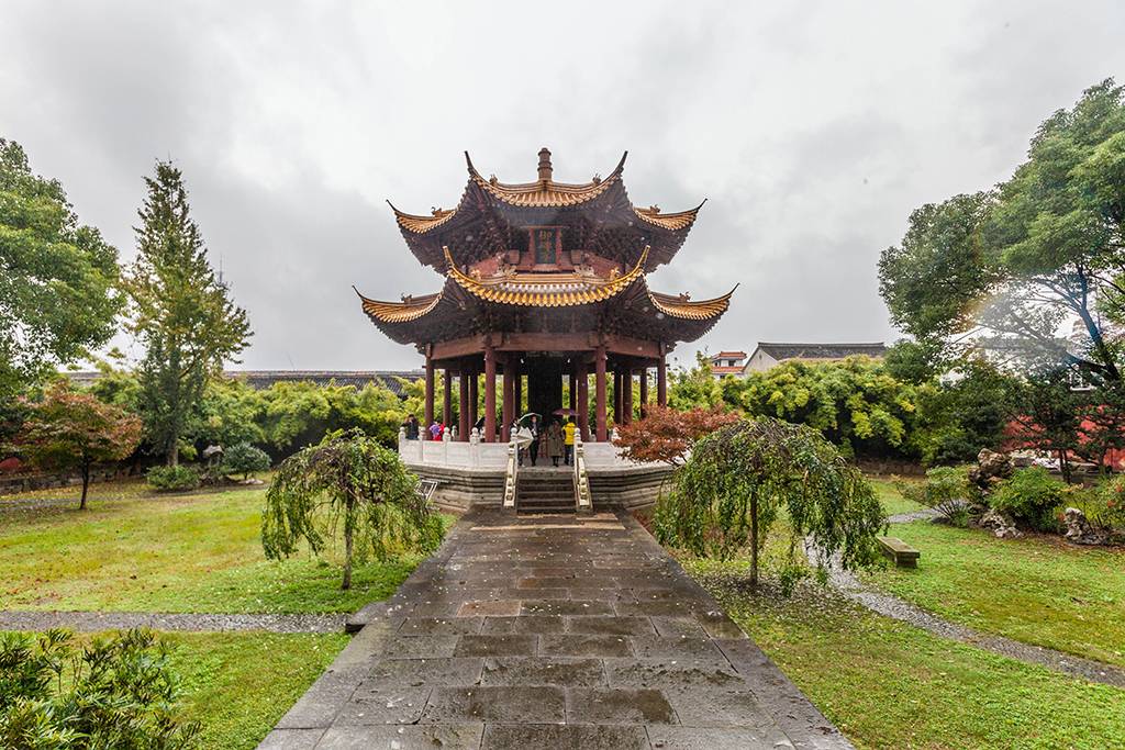 距离杭州仅30公里车程,距离杭州一小时车程的景点