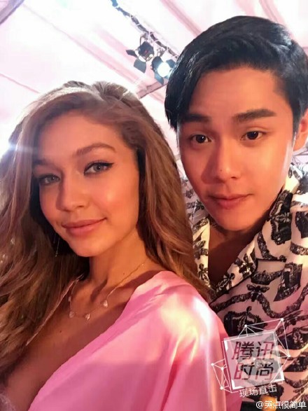 没看现场不要紧！用海量美图告诉你今年维密秀长腿美胸都这样玩