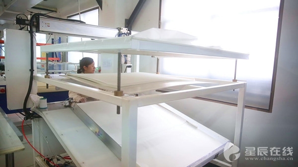 穿越长沙神秘地带:沁森高科将2微米的厚度做到极致