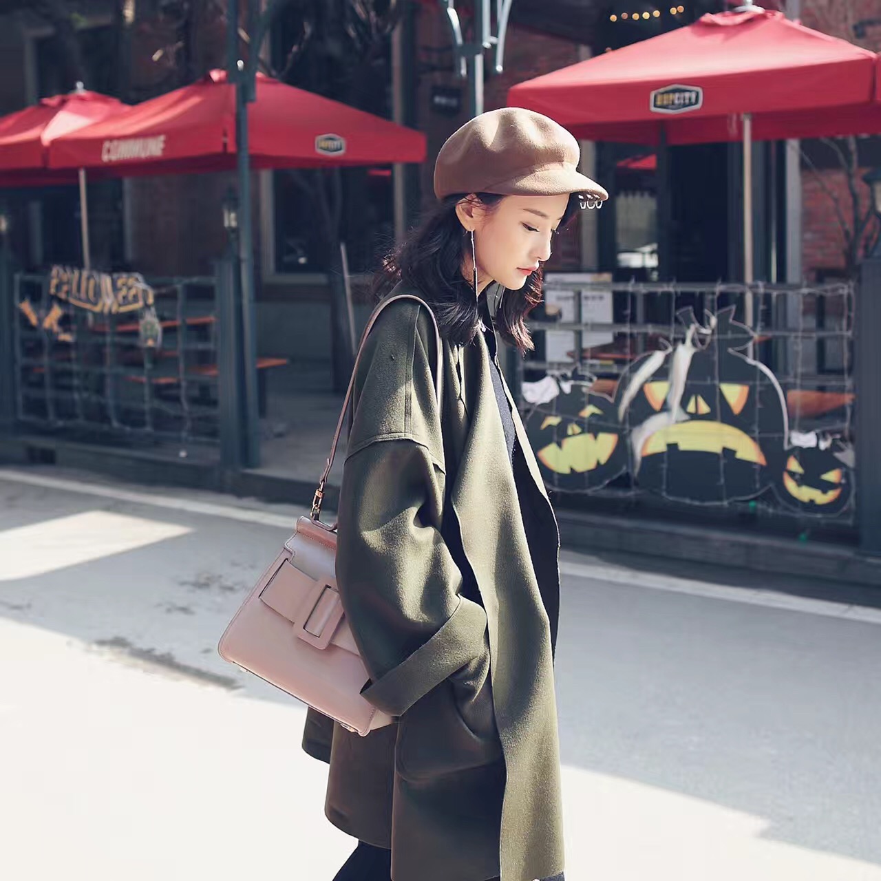 双面羊毛呢大衣让你知道：寒冬想要时尚轻薄又保暖绝对没问题