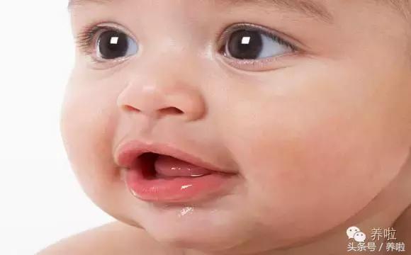 宝宝脖子淹了破皮红了怎么办,新生儿脖子淹了破皮用氧化锌软膏