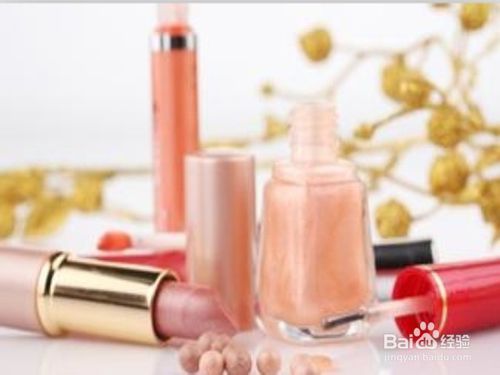 外国小哥直播毁掉女友的化妆品,怎么样毁掉一个女生