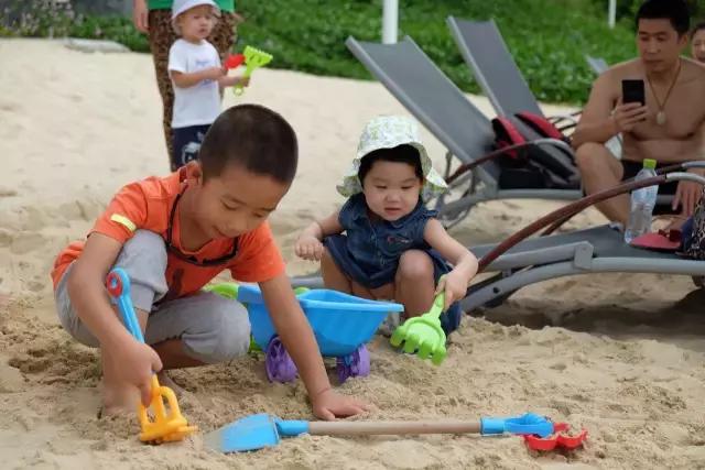 杨幂刘恺威最新一期从酒店出来,杨幂刘恺威法国巴黎定情之作