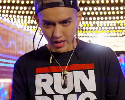 王思聪敢给王可可买这条狗链，看来是决定挑衅整个娱乐圈了