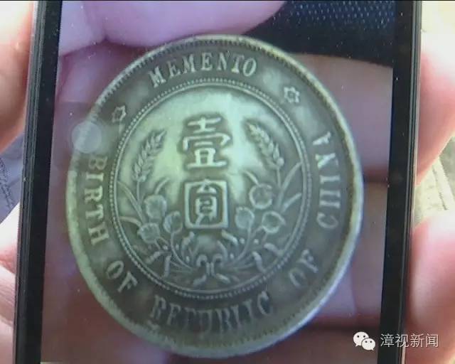 土里面挖出来的古钱币能售卖吗,一村民挖到古钱币专家出千万回收