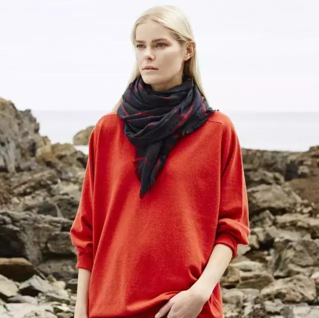 杨幂同款蓝色围巾,杨幂最新同款围巾