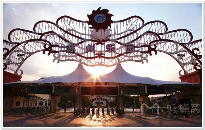 像孩子去游乐园一样开心,像个孩子去旅游