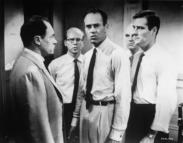 不刻意的黑白,亦成就了色彩斑斓