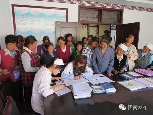 脱贫攻坚战上的巾帼担当,脱贫路上展现巾帼风采