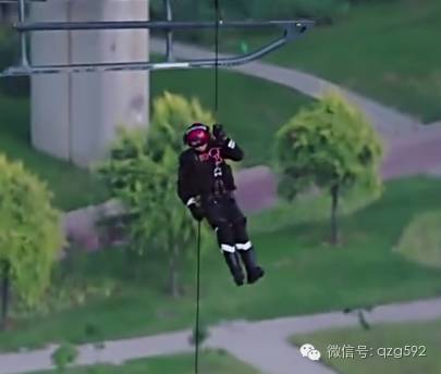 目前最好用的绳索下降器,学生学习绳索下降技巧的学习意义