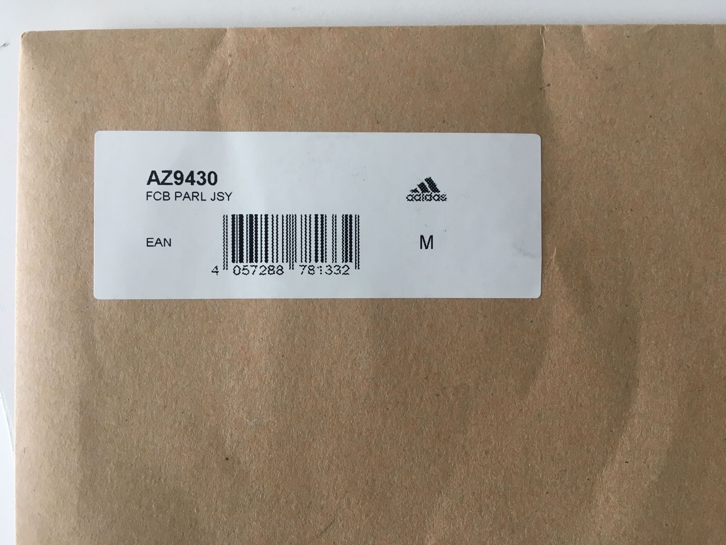 阿迪达斯皇马复古球衣,阿迪达斯全白皇马球衣