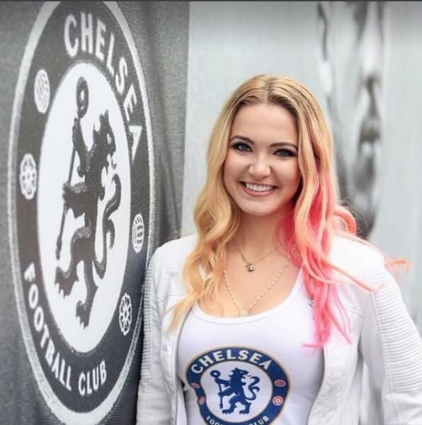 穿切尔西球衣女球迷,切尔西女球迷穿球衣
