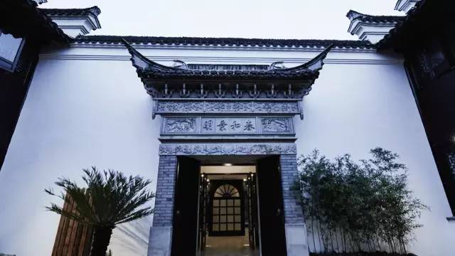 水没有故事，故而郑重其事