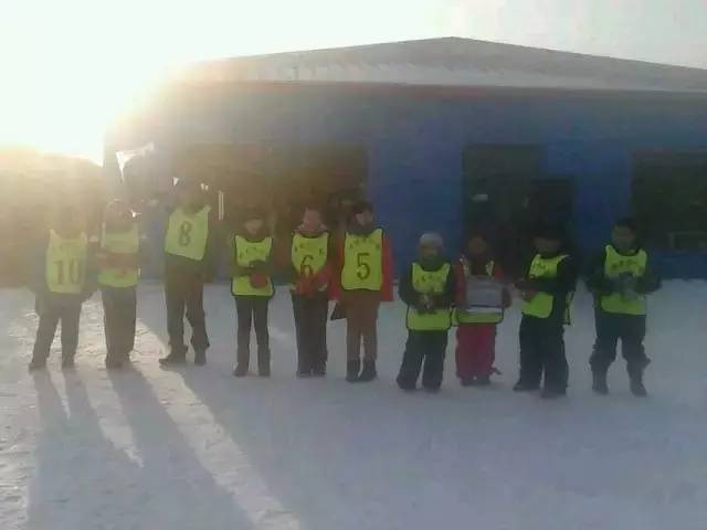 去不了远方就在家门口玩,去不了就在家门口滑冰